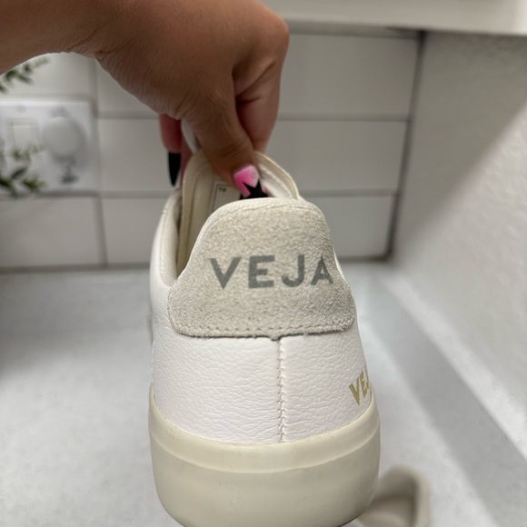 Veja Women's Cream Lace-Up Sneakers - Picture 7 of 7